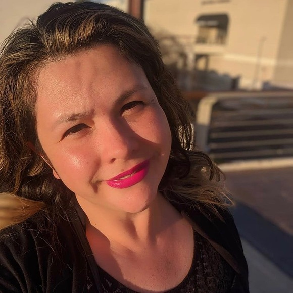 Meet Jeanette! (MsPinkButton) - Picture 1 of 5